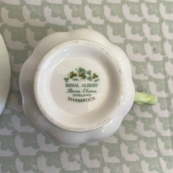 💚SHAMROCK VTG Royal Albert Cup & Saucer. - Picture 6 of 8